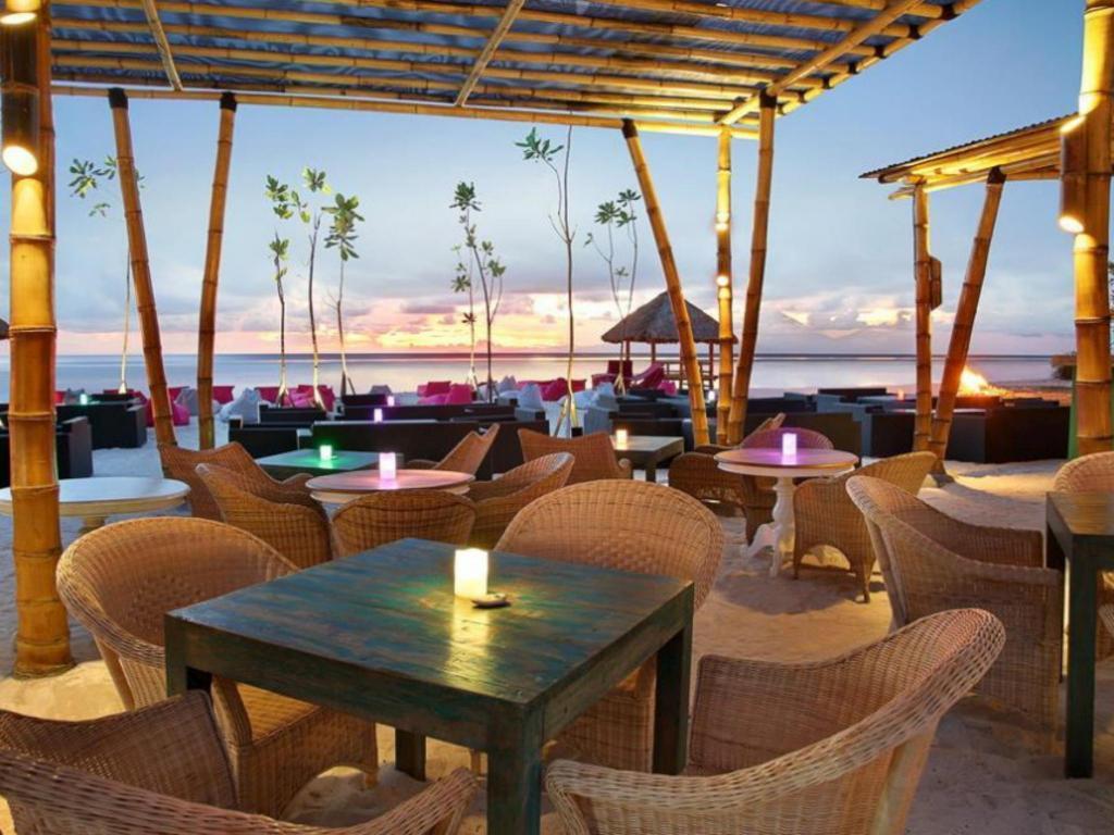 Pinkcoco - Constant Surprises - For Cool Adults Only Hotel 3*