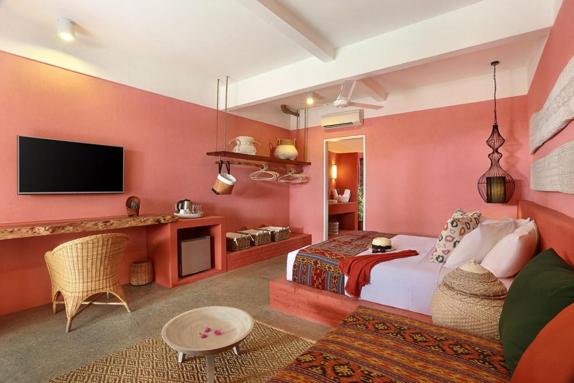 Pinkcoco - Constant Surprises - For Cool Adults Only 3* Gili Trawangan